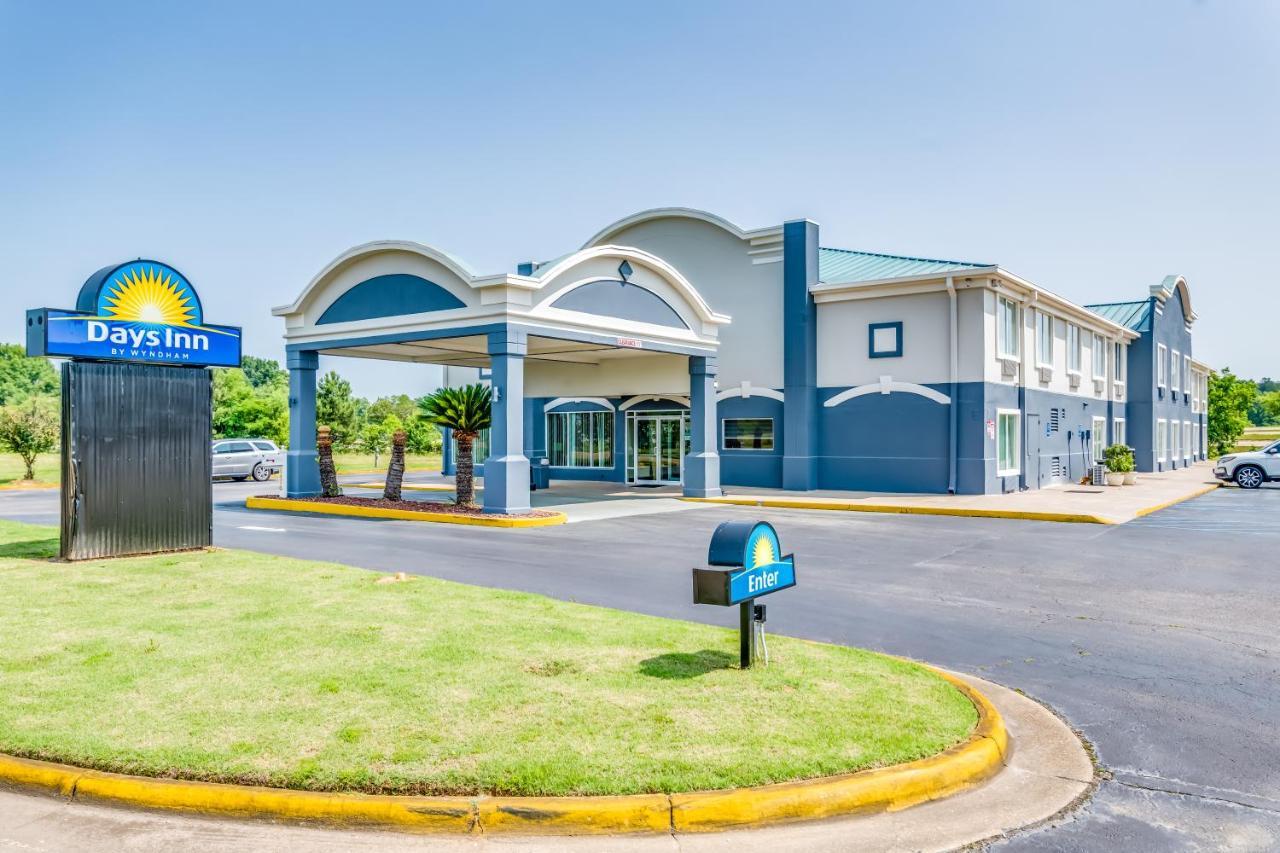 Days Inn By Wyndham Coliseum Montgomery Al Exterior photo